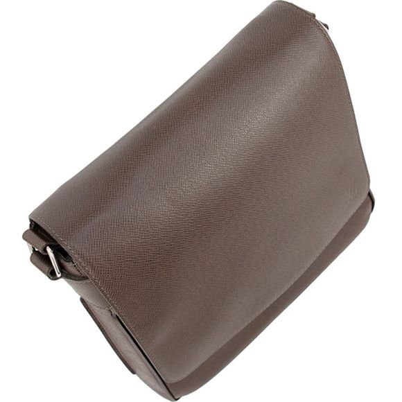 Louis Vuitton Taiga Greasy Brown PM Shoulder Bag - Picture 4 of 8